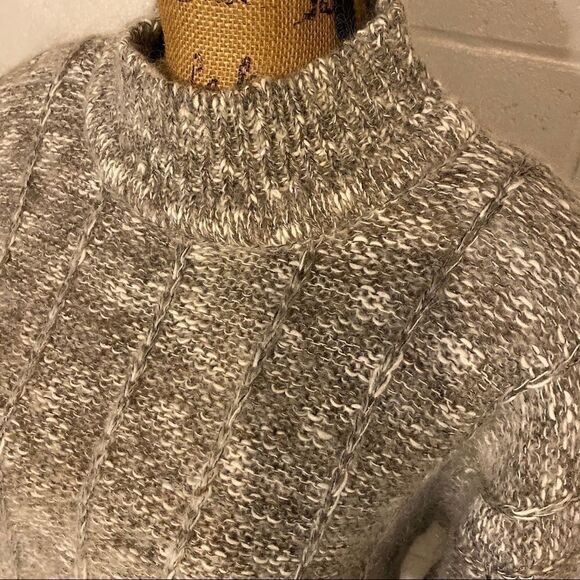 Gray turtle neck size 12 knitted sweater - Picture 4 of 5